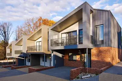 Image de Sheppard - Art House Townhouses - An Art Inspired Townhouse, featuring 2 bedrooms and 2 bathrooms