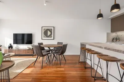 Image de Bowen- Art House Townhouses - An Art Inspired Townhouse, featuring 2 bedrooms and 2 bathrooms