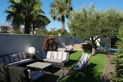 Image de Gd Marina  9 Pers+ Gd Jardin  + Appontement Bateau + 5mn Plage
