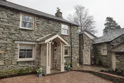 Image de Beautiful Lake District cottage with garden & hot tub