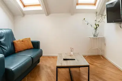 Image de City Center Calderon 2400 1 Bedroom Living4malaga