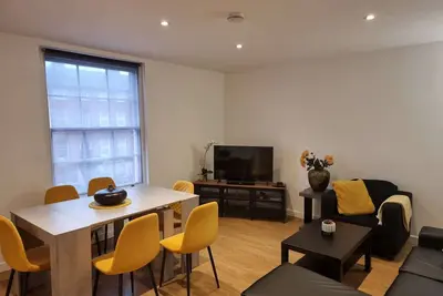 Image de Spacious 2 Bedroom Duplex