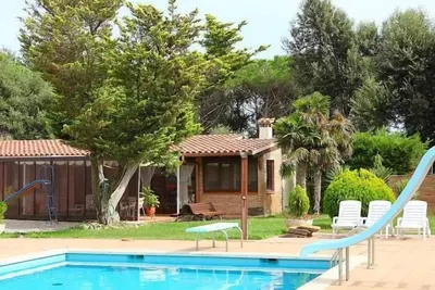 Image de Maison rustique avec piscine à Gérone