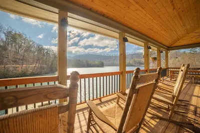 Image de Panoramic Santeetlah Lake and Mountain Views in Quiet Wnc Cove