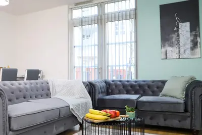 Image de Lovely Leicester Home with Balcony - 5 bedroom 5 bathrooms