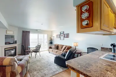 Image de Historic Taft District condo with dazzling bay views, fireplace & washer/dryer