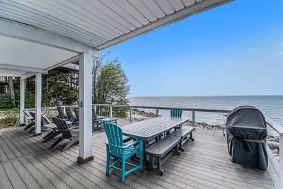 Image de Master Lodge | Panoramic Lakeview Retreat for 20 | Spacious Dining Deck