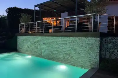 Image de Villa plein sud avec piscine dans le domaine de Valcros