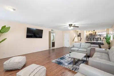 Phoenix|Getaway|5br|Pool|KingBeds|StringLights