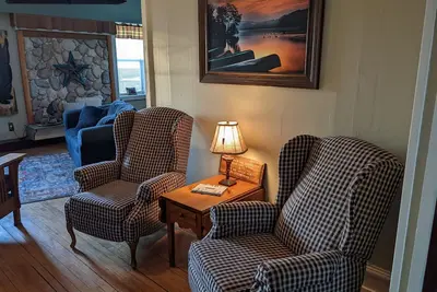 Image de Downtown Hayward, Wi apartment with view of Main street