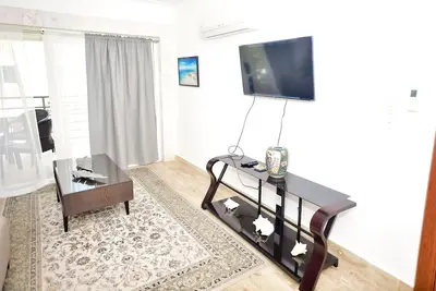 Image de ♛Pampered Stay ‖ Pool, Beach, Gym, Balcony, Netflix