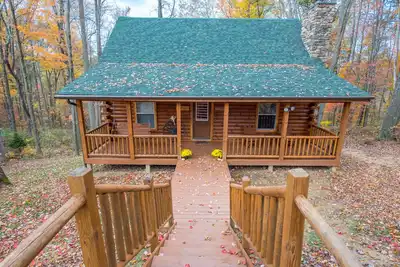 Image de Whispering Oaks 3 bedroom Cabin, minutes from Old Man's Cave