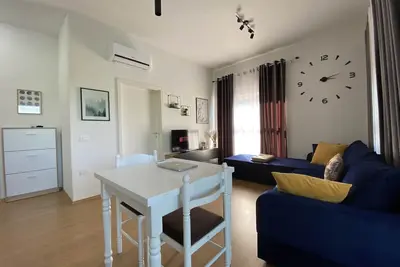 Image de Cozy Apt in Colorful Complex Wifi/Ac/Netflix