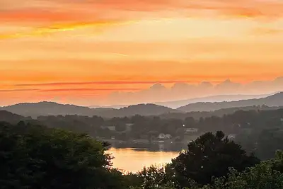 Image de Round House Lake & Mountain Sunset Views w Hot Tub