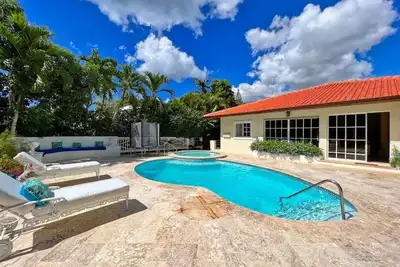 Image de Luxury Villa w/ pool and jacuzzi!