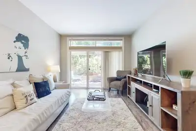 Belltown Court Condo: Heated Pool, Hot Tub, Rooftop Deck & Walkable Locale