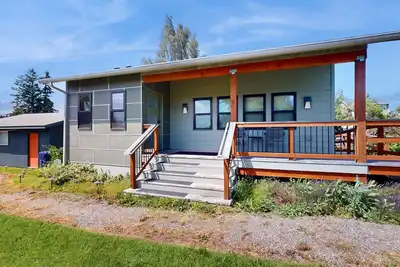 Image de Designer Cottage | Accessible Kitchen & Bathroom | 5 Minutes to Downtown