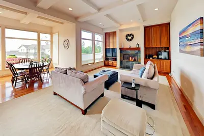 Image de Freshly Updated Golf Getaway with Lake Washington & City Views