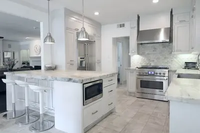 Luxury Renovated 5 Bedroom 4. 5 Bath Private Home with Pool near Mda Tmc Galleria