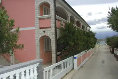 Image de Appartement de deux chambres avec la terrasse Vir (A-19323-a)