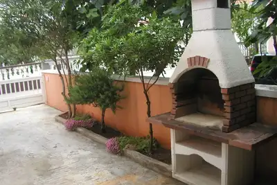 Image de Appartement de deux chambres avec la terrasse et la vue sur le mer Vir (A-19323-b)