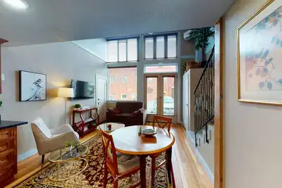 Image de Family- and dog-friendly loft with fast WiFi & full kitchen - walkable location