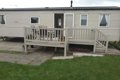 Image de 2 bedroom 6 berth  caravan with decking