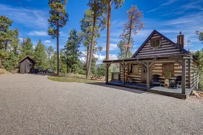 Image de Jemez Springs Cabin w/ Stunning Mtn Views!