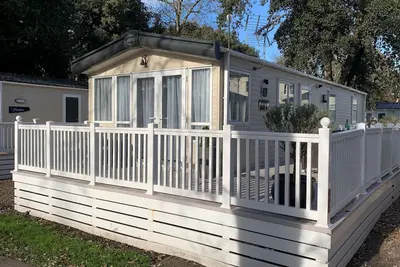 Image de Drop Anchor, by the beach in Mudeford - *** No Booking Fees ***
