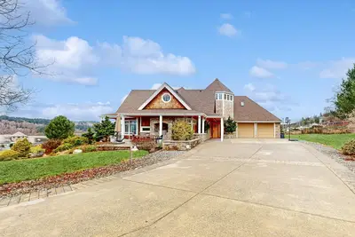 Image de Whidbey Island Estate - Puget Sound views - Peloton, game room, & home office