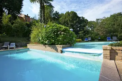 Image de 3-zimmer-wohnung in Einer Residenz mit ca. 8 ha. Großem Park und Pool