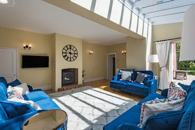 Image de Old Post Office by Bloom Stays - ideal for couples, wonderful location, hot tub