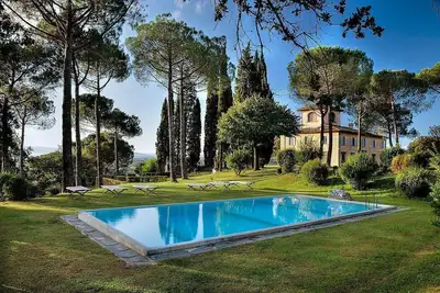 Image de Villa Editta: A charming three-story villa situated in the heart of the Chianti region, a few kilometers away from Florence, with Free Wi-Fi.