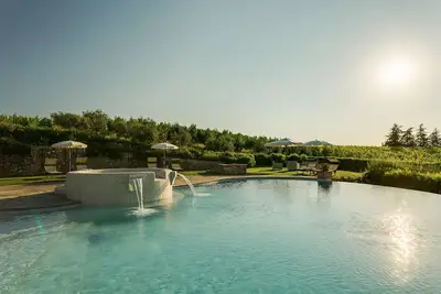 Image de Luxury Villa 20 beds. Pool, jacuzzi, wellness area