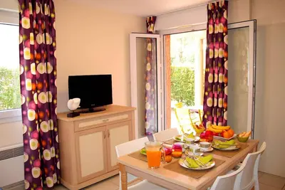 Image de Villa en France avec jardin et terrasse