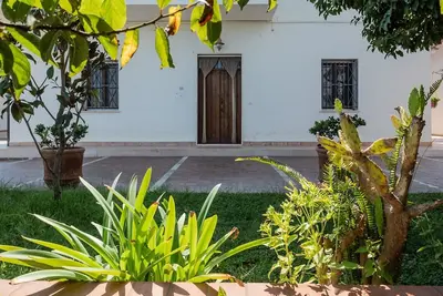 Image de Cozy abode surrounded by greenery, just 10 minutes from the sea