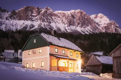 Image de Quaint, rustic vacation home with hut flair on the sunny side of the Grimming