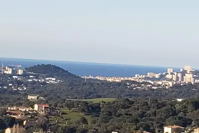 Image de Vue panoramique climatisée 3 chambres 2 salles de bains à 15 mn des plages.