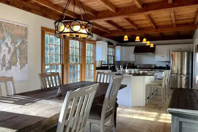 Image de Spacious Getaway with Sauna, Close to Newport & Beaches