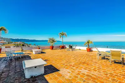 Image de Downtown Malecon beach front, Ac, walk to restaurant/bars, rooftop 360 views