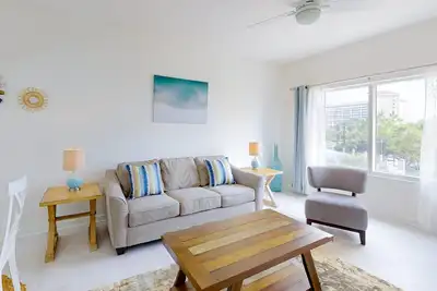 Image de Updated beach condo with balcony, central Ac, pool/tennis/hot tub