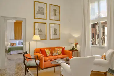 Image de Make it Lovely Grand Canal Location – Beautiful Palazzo – Shared Terrace, too!