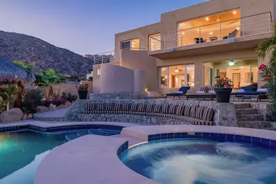 Image de Casa Angel: Ocean view, steps from Pedregal Beach. Promotions available.