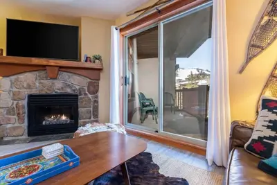 Image de Pool, Hot Tub, Pool Table, Bike, Hike, Ski-Resort View!