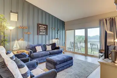 Image de Coastal charmer with cove-front balcony & trolley - walk to beach