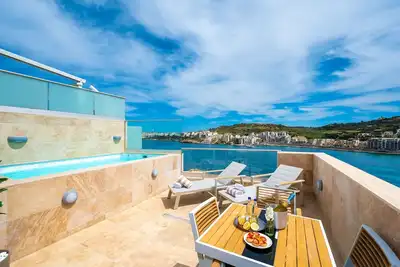 Image de Luxury Apartment With Private Heated Pool Overlooking Sea Views