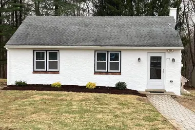 Image de Quiet home, centrally located in Lancaster County!