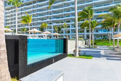 Image de Luxurious Cancun Getaway! Located on an almost private beach!