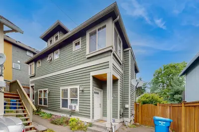 Dog-friendly Westside Escape with fireplace, W/D, fenced yard - 3 miles to beach