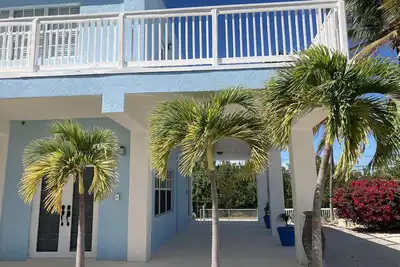 Image de House full of life with pool